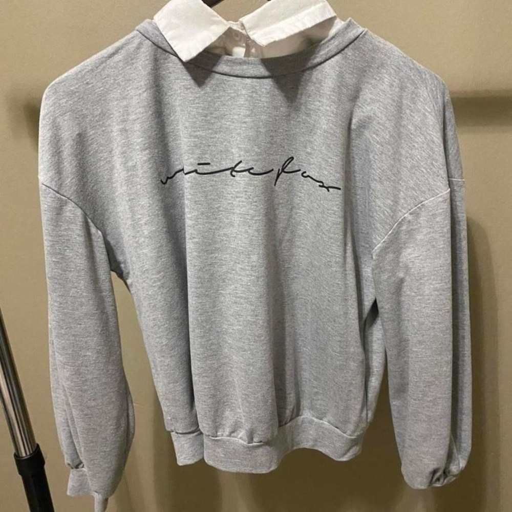 Grey Sweater with collar ♥︎